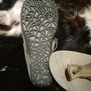 Merrell Sandels / Fop Flops